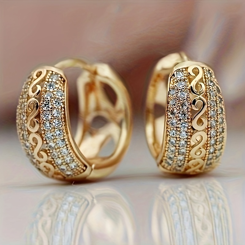 1 Pair Women's Elegant Hoop Earrings - Infinity-like Continuous Circle Design, Synthetic Synthetic Zirconia Stones, Everyday & Party Jewelry, Timeless Elegance for Formal Casual Outfits - Affordable Luxury Jewelry Gift for Women, Sophisticated Style, Detailed Craftsmanship, Statement Jewelry, Fashion Lovers, Vintage Style, Highquality Craftsmanship