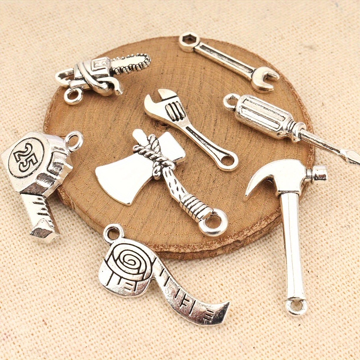 

A Variety Of Over 40 Randomly Mixed Golden Materials With A High-end Antique Silvery Fashion Versatile Mini Life Tool Pendant Suitable For Jewelry Making, Earrings, Necklaces, And Diy Materials.