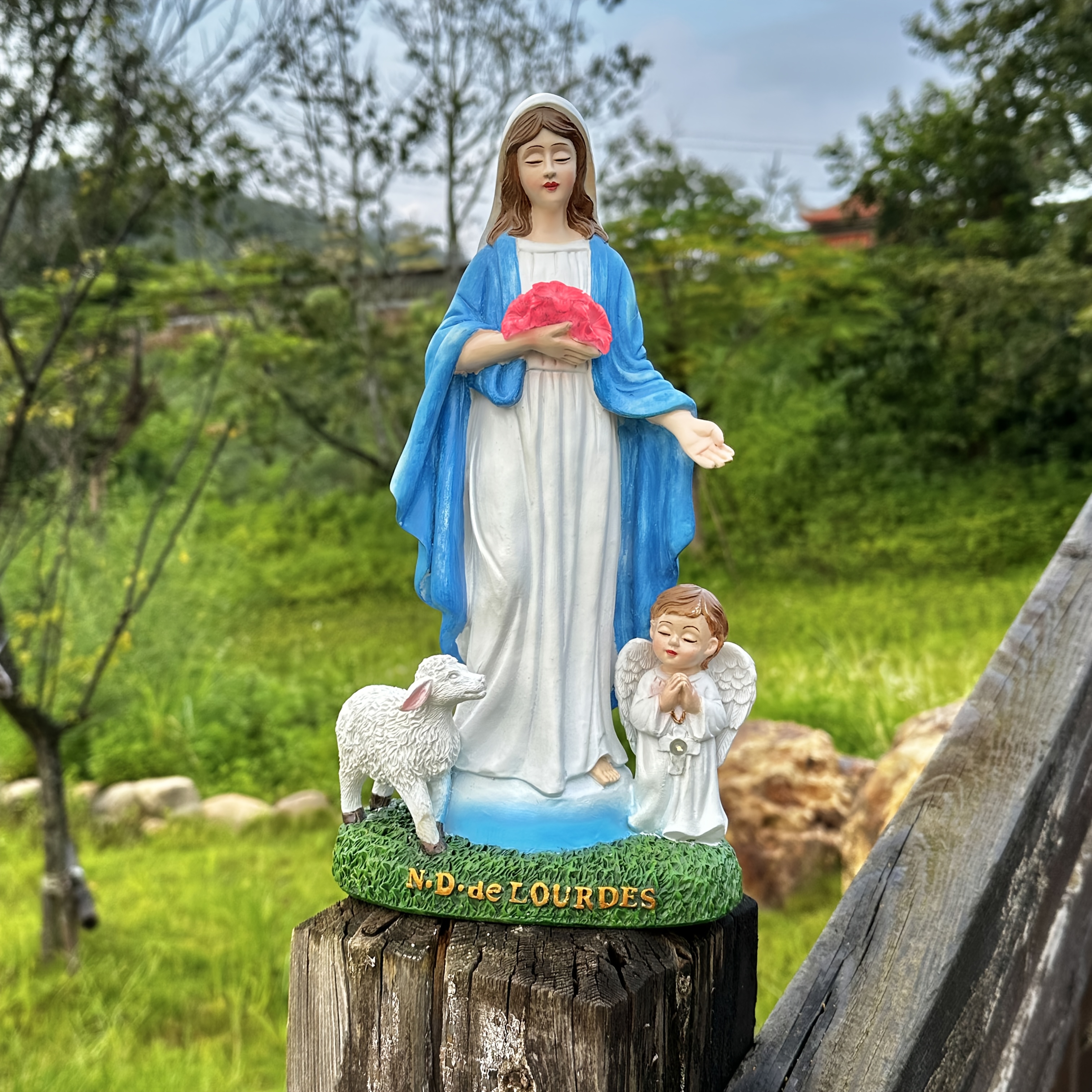 NUZAMAS Statua Fata Con Lanterna Solare Per Giardino – Decorazione Resina Bianca 21,5 Cm, Luce Automatica, Esterno/Interno