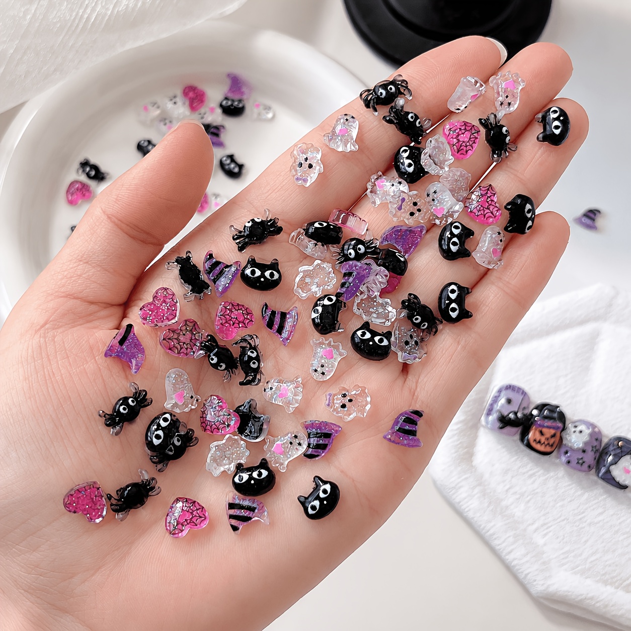 TEMU Lot de 50 breloques 3D pour ongles pour décoration de ongles DIY - 50 pièces, araignée, , chapeau de sorcière et toile d'araignée avec figurines