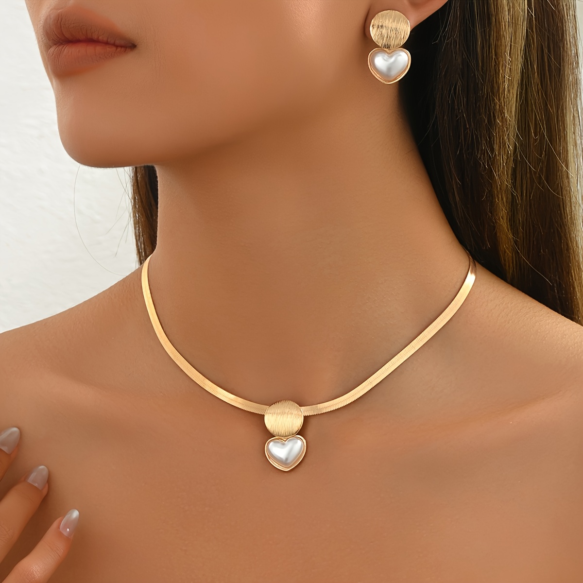 Image of 3pcs Fashionable, Elegant, And Versatile Vintage Snake Chain Set With Brushed Geometric Heart And Acrylic Clavicle Necklaces