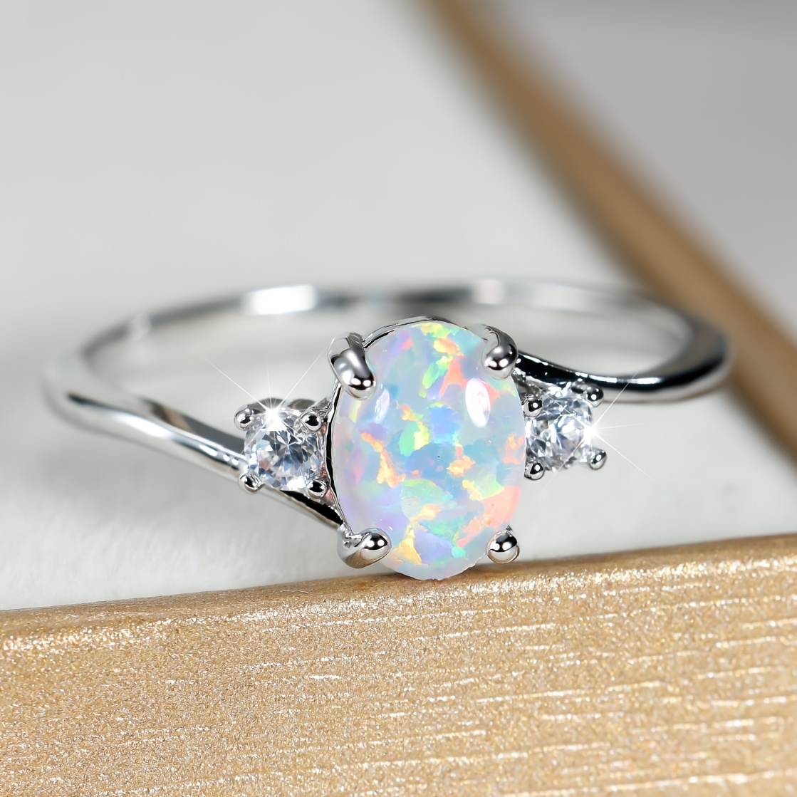 TEMU An Elegant And Luxurious Women's Ring Inlaid With White Synthetic Opal, And Piece For Daily Wear, A Gorgeous And Elegant Gift For