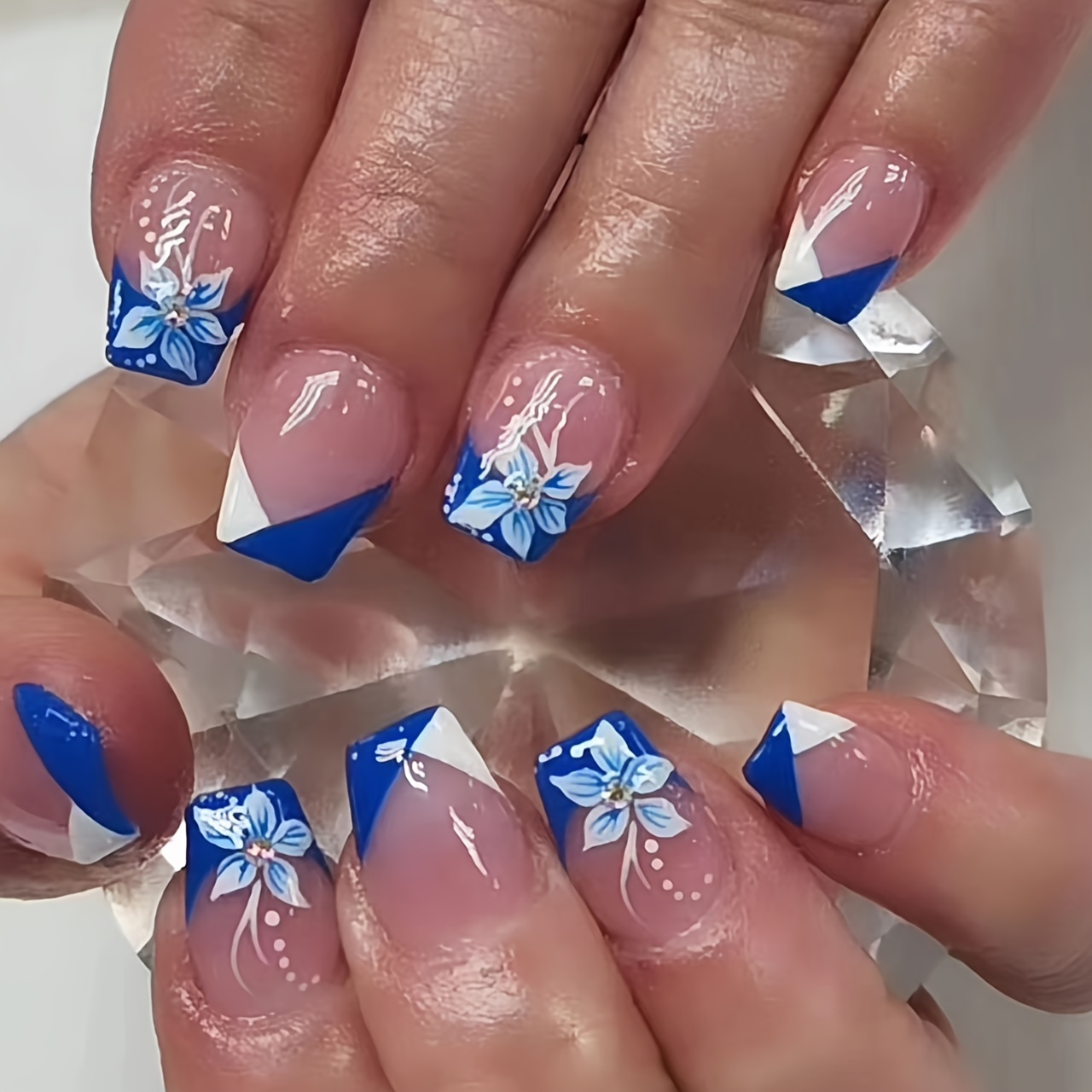 

24pcs Blue Tone Flower Pattern Press-on Nails, Short Ballet Shape With Glitter Accents, Glossy Finish, Removable Fashion Wearable Nail Tips For Women And Girls