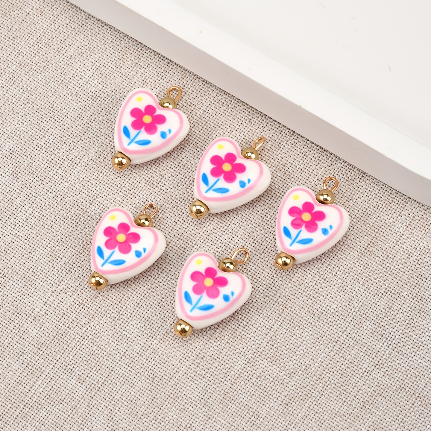 5pcs Random Color Double-Sided Floral Heart-Shaped Ceramic Pendants