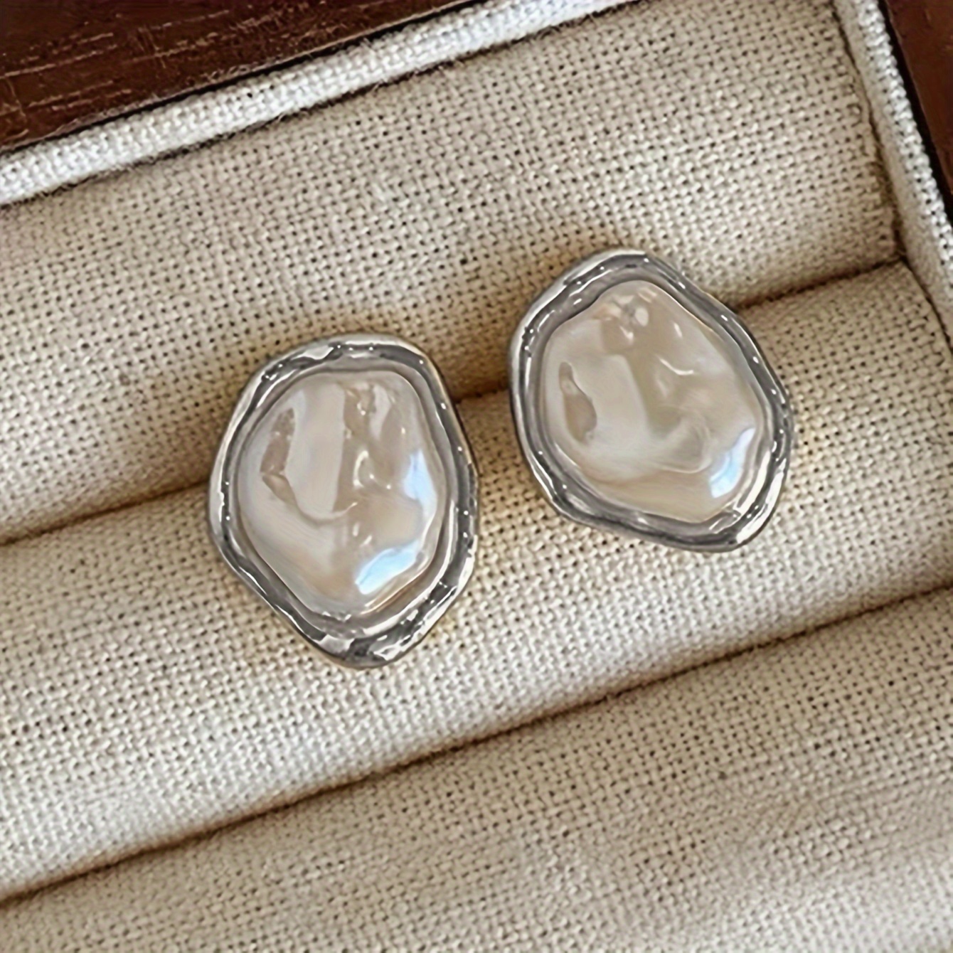 

A Pair Of French-style Irregular Geometric Minimalist Personality Ladies' Pearl Copper Earrings