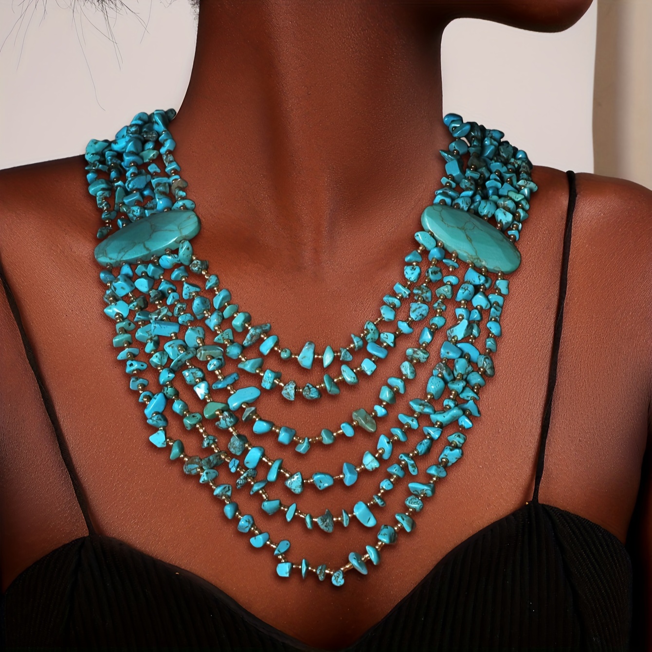 

Collier en perles multi-couches inspiré des anciennes avec turquoise synthétique – Pas de plaquage, polyvalent pour toutes les saisons, idéal comme accessoire de vacances et de banquet, 1 pièce