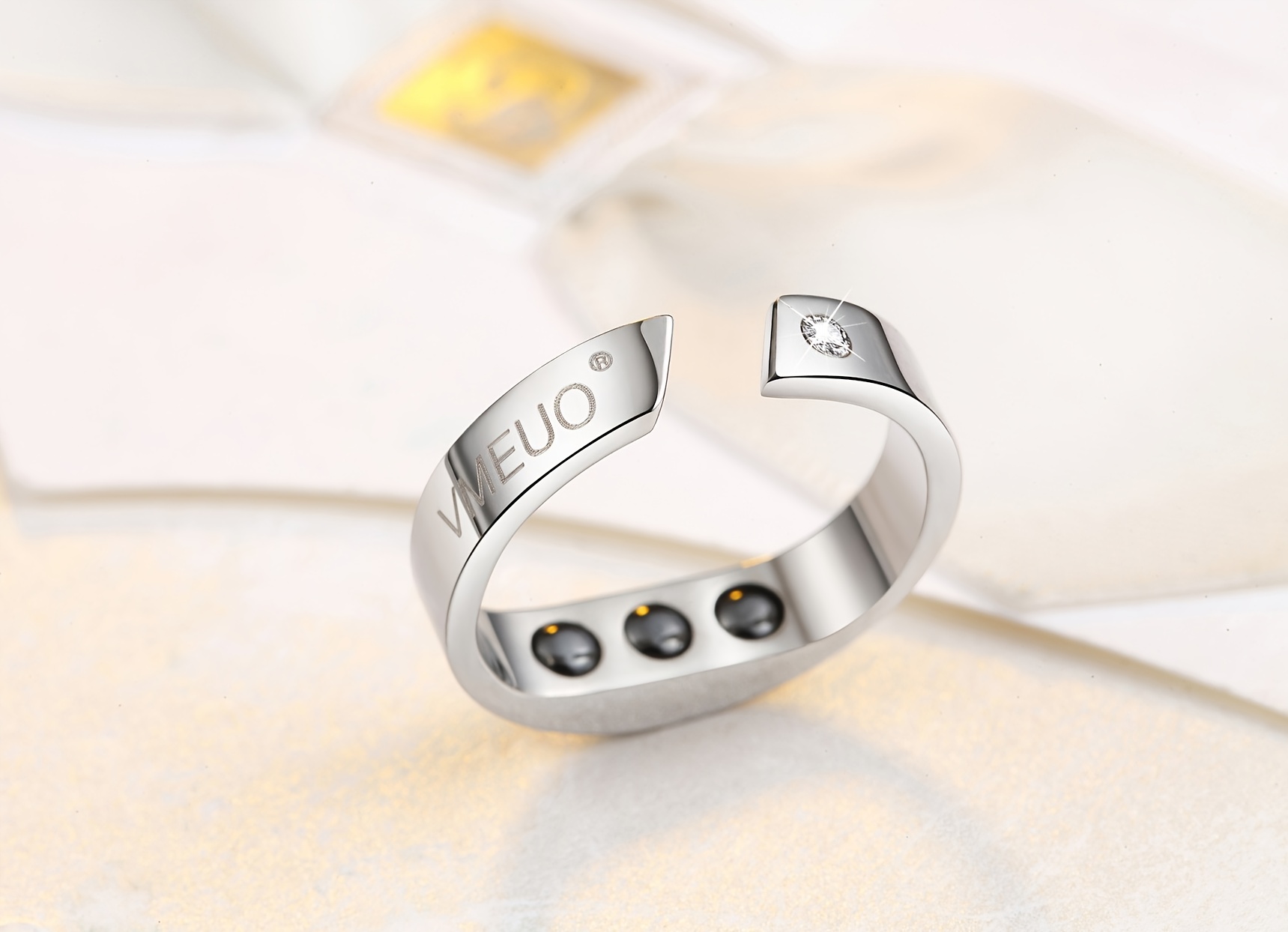 Anti-snoring Ring - Titanium Alloy, with 3 Anti-snoring Beads, Comfortable Acupoint Massage Device, Breathing Improvement and Sleep Assistance, 4 Sizes