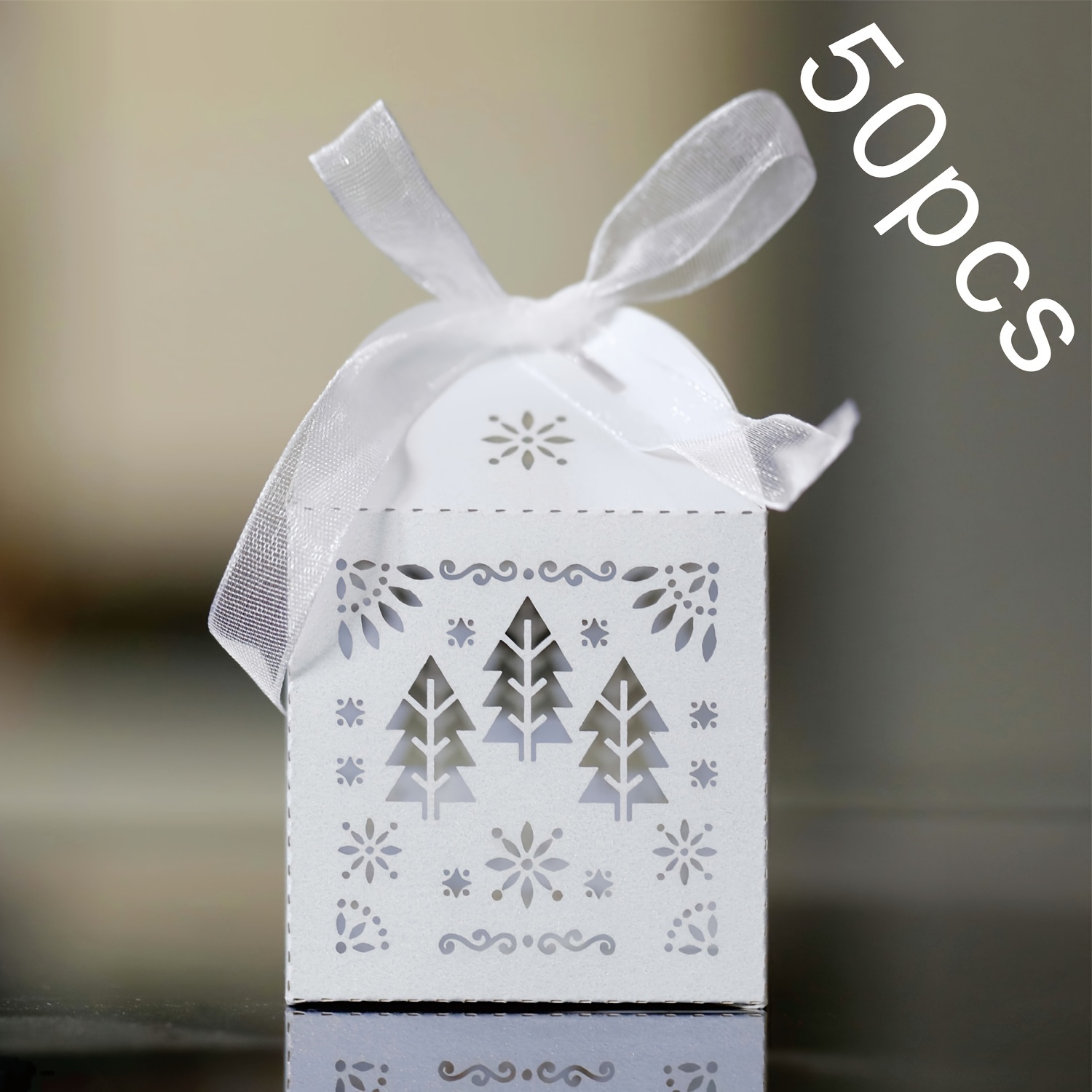 

50 boîtes à dragées blanches avec motif d'arbre de Noël, inclus, boîtes à bonbons et chocolats découpées élégantes pour mariage, fête prénuptiale, anniversaire.