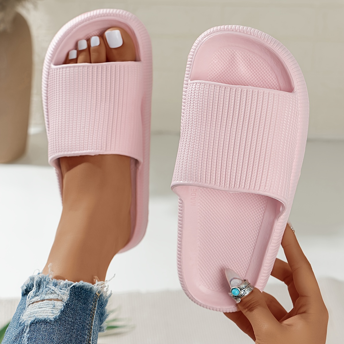 Solid Color EVA Pillow Slides, Soft Sole Anti-Odor & Anti-Slip Bathroom Shoes, Comfy Unisex Home Cloud Slides