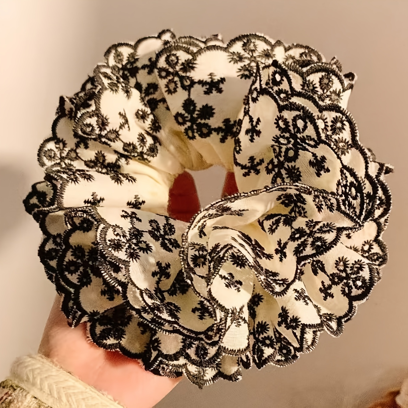 TEMU 【新作】秋冬のミニチュア花柄！レース刺繍ヘアゴム（レディース）。ポニーテールに最適。花柄プリントとな不織布を使用。オール対応。