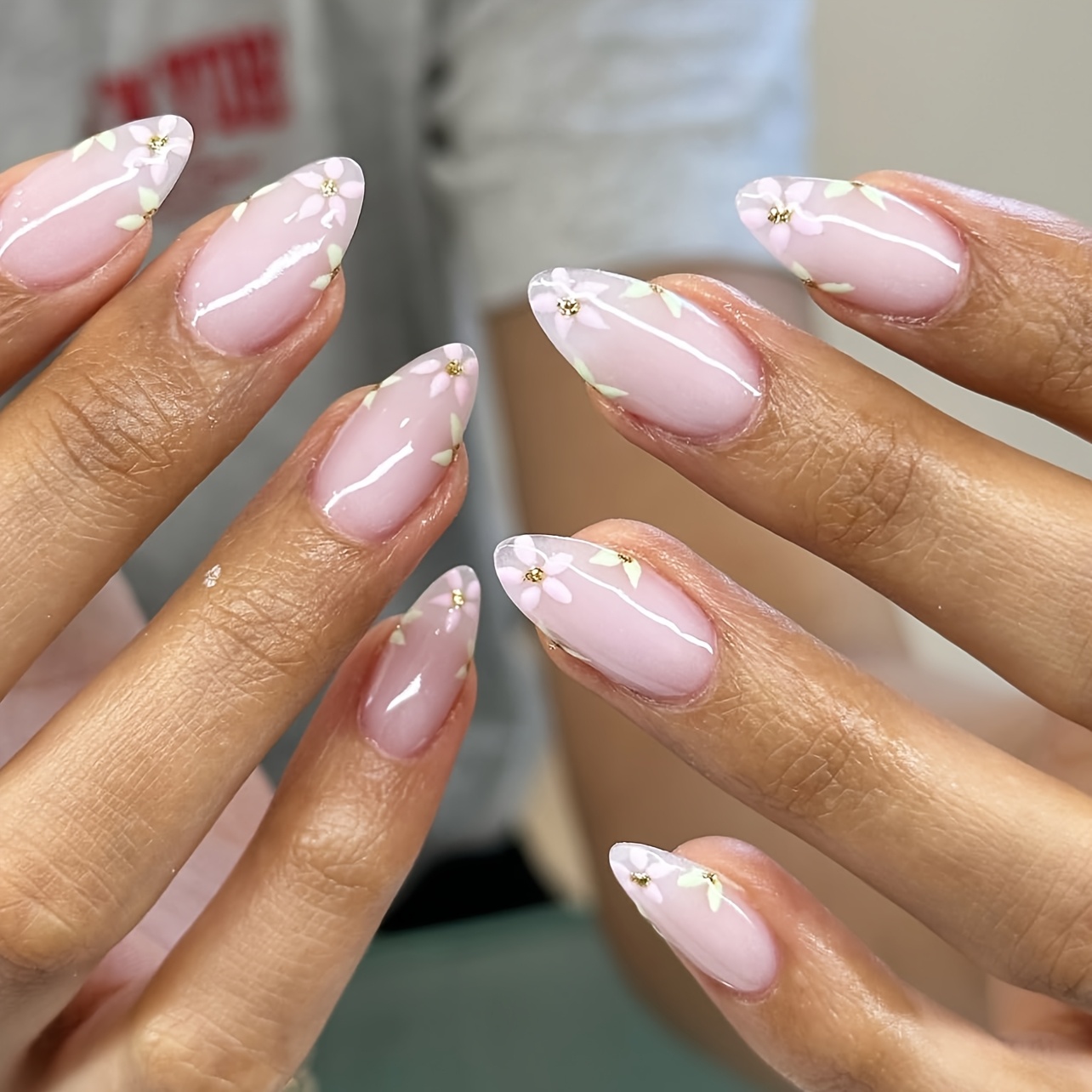 E-shop 24 Stück Pinke Nägel Blumen Aufdrückbare Nägel Frisches Design Falsche Nägel Kurze Mandelform Kunstnägel Maniküre Set Enthält 1 Blatt Klebeclips