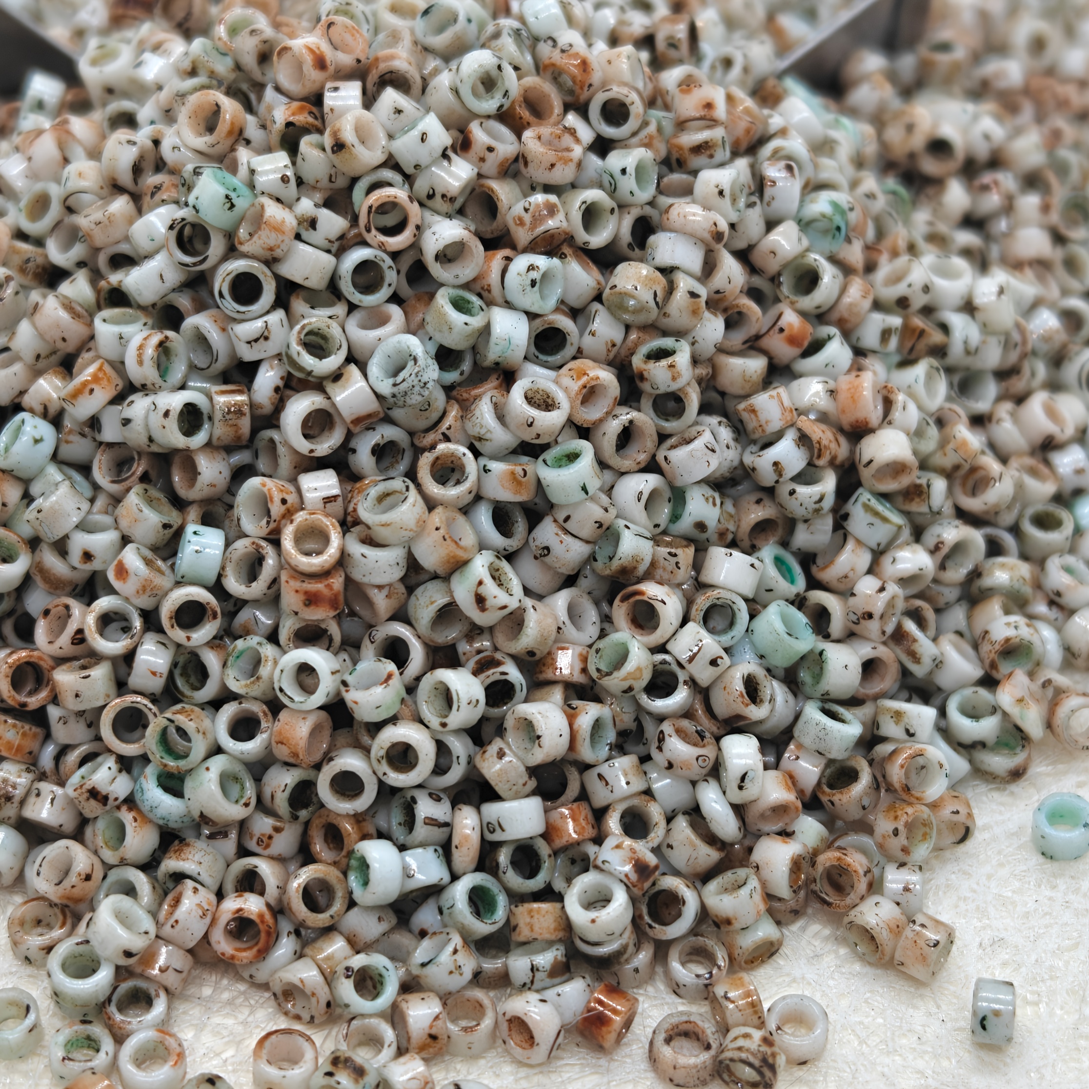 18 Colors Beading Kit with 2.5mm Glass Seed Beads
