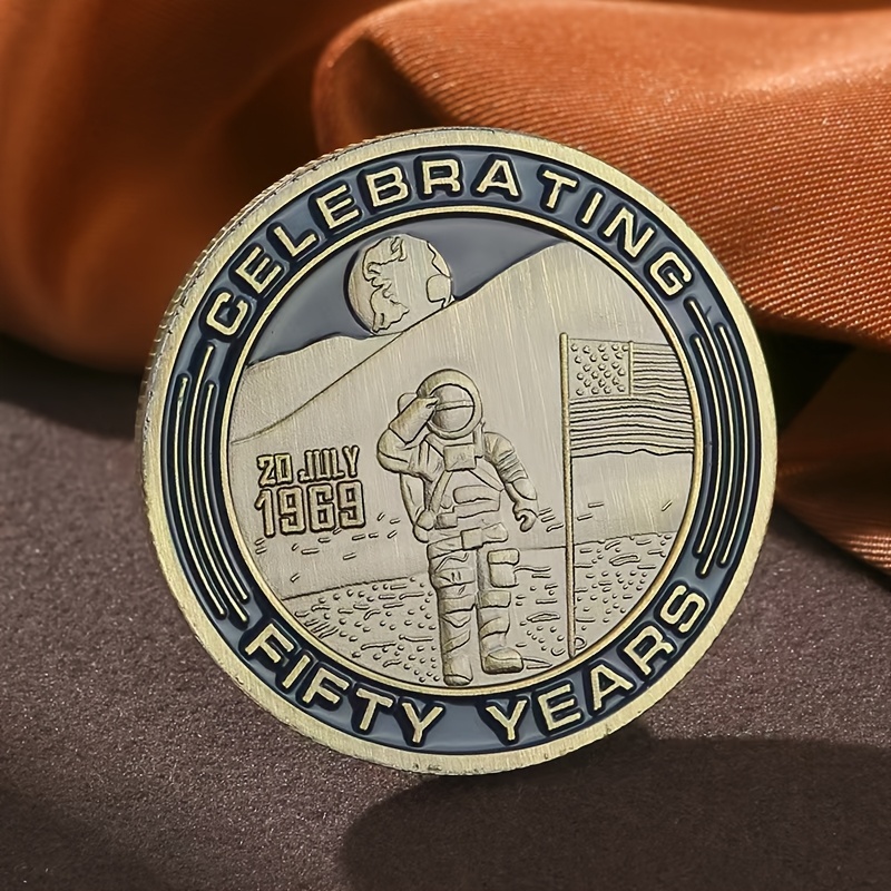 

1pc Iron Commemorative Coin, Astronaut Moon 50th Anniversary, Golden , Collectible Space-themed Token