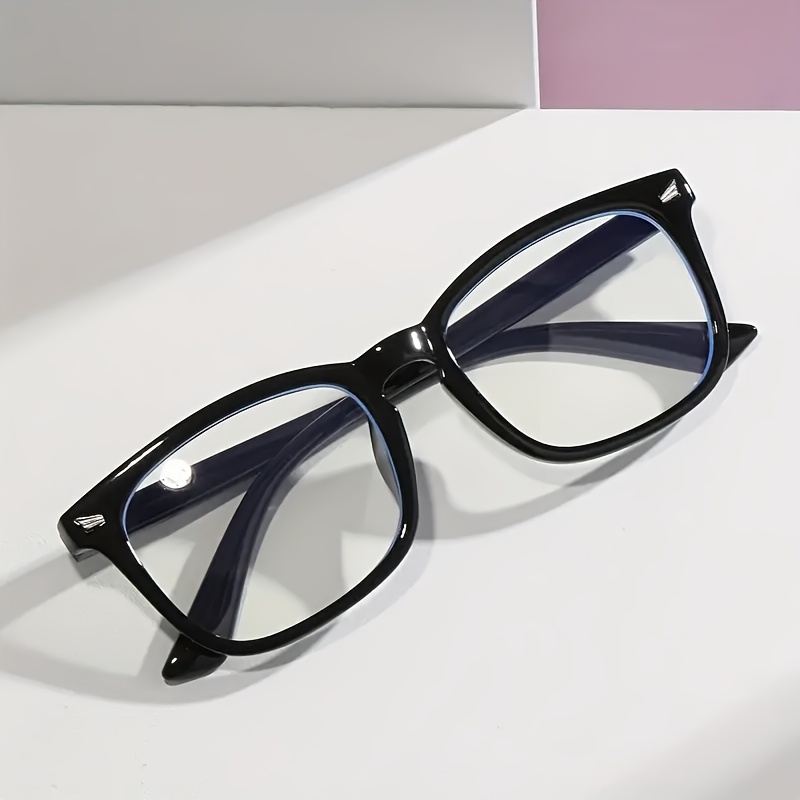 1 زوج من النظارات الكلاسيكية العصرية للنساء والرجال: retailer-supplied image