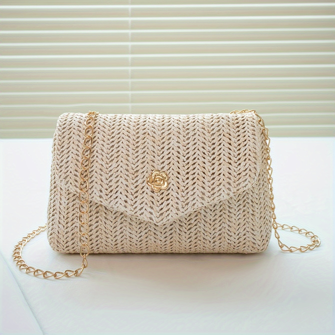 

Elegant Woven Straw Crossbody Bag For Women - Chic Solid Color With Detachable Tassel, Magnetic Closure & Lightweight Design