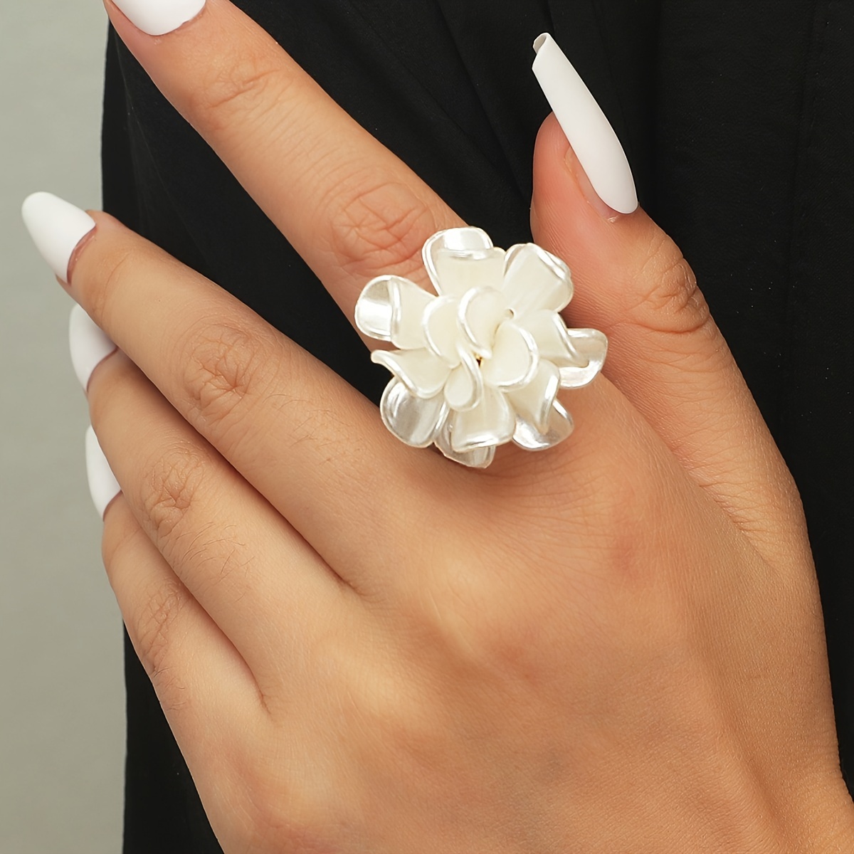 

Bague à fleur de ajustable pour femmes, bande florale en résine, , polyvalente pour et les fêtes, cadeau idéal pour la Saint-Valentin - Une seule taille convient à toutes