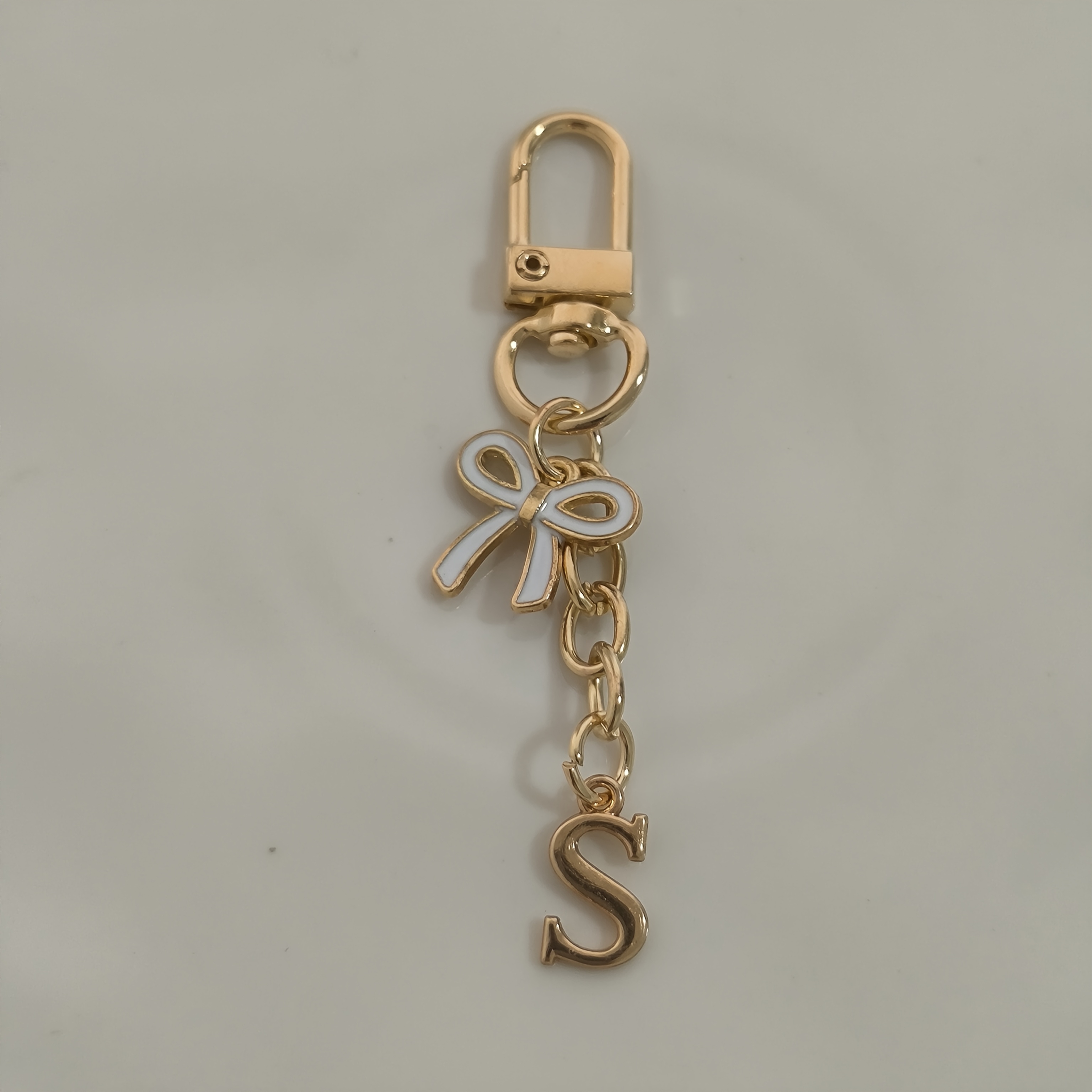 TEMU 1pc White Delicate Bow Tie A- Z Letter Keychain Pendant Suitable For Bags Backpack Car Key Pendant Graduation Season Festivals Send Small Gifts