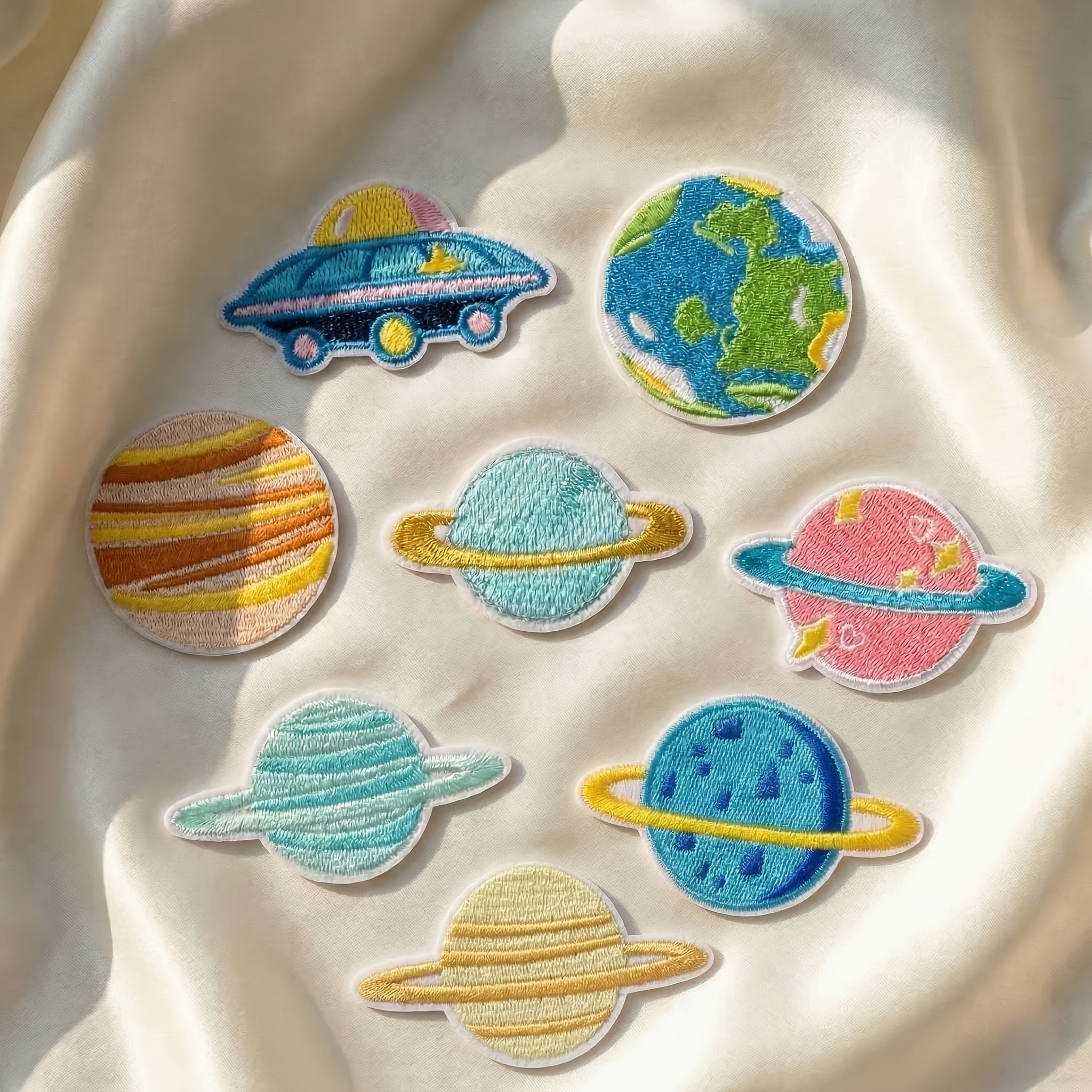 E-shop 8-teiliges Set Universum-Planeten-Stickerei-Aufnäher, kreative Erde für SATURN-UFO-Muster, Aufnäher mit selbstklebender Rückseite zum Aufbügeln,