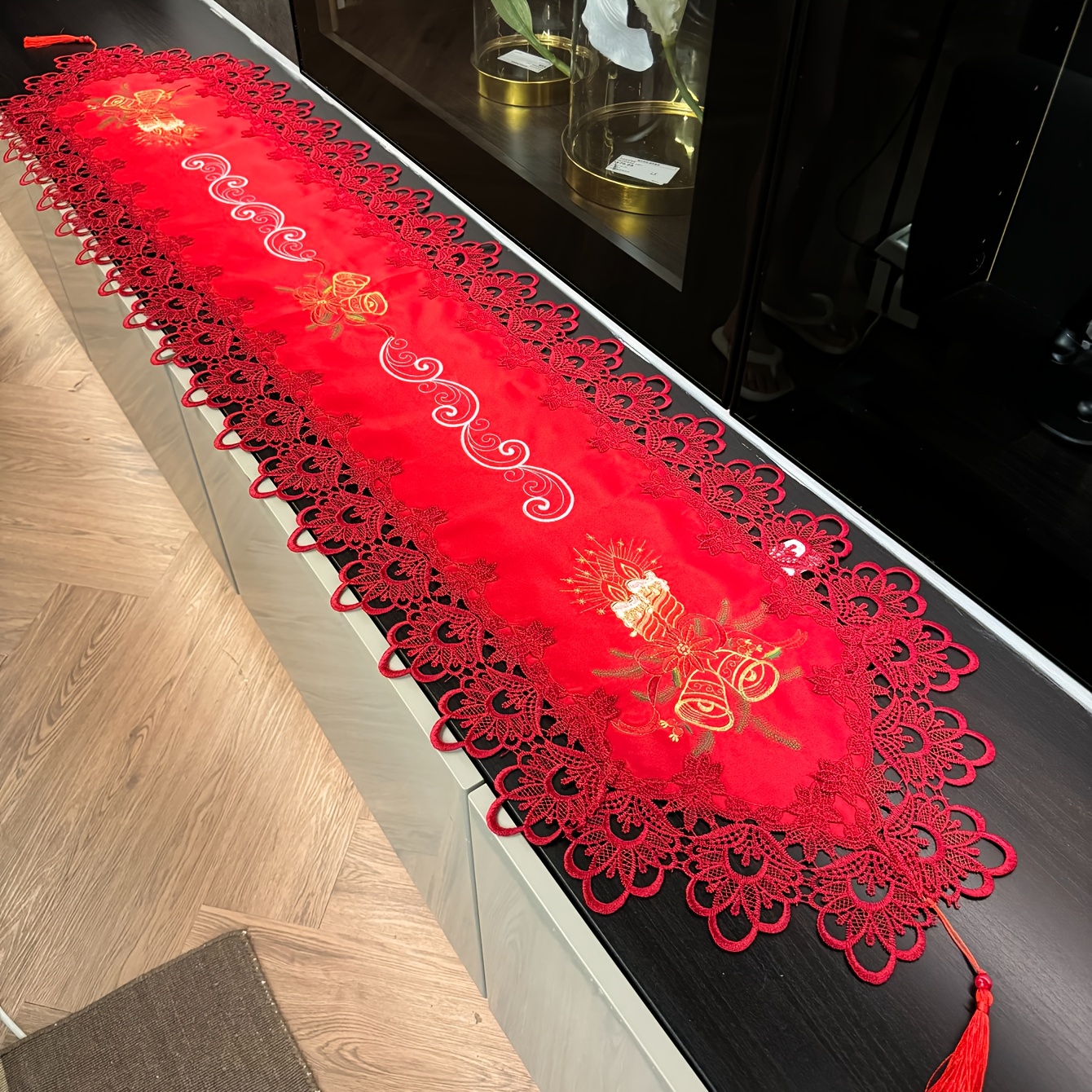 A Bell Candle Table Runner, Handcrafted With Polyester Embroidery And Lace Tassels, Suitable For Dining Tables, Coffee Tables, Tv Cabinets, Sideboards, Everyday Home Use, And Christmas Parties