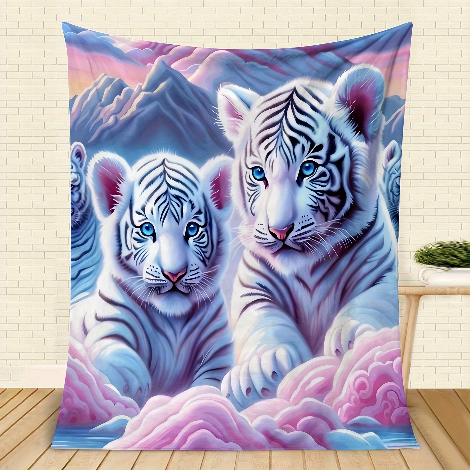 

Contemporary Animal Theme Tiger Print Soft Flannel Fleece Throw Blanket, Machine Washable, All-season Cozy Polyester Knitted Blanket With High-definition Digital Printed Cute Tiger Design