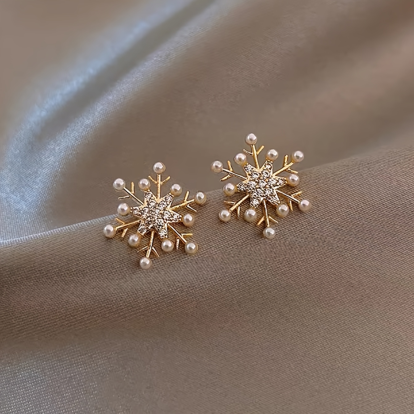 TEMU 1 Par de Aretes Artificiales de Vidrio con Diseño de Copo de Nieve, Fáciles, Personalizados, Exquisitos y Elegantes, con de Perlas Entalladas,