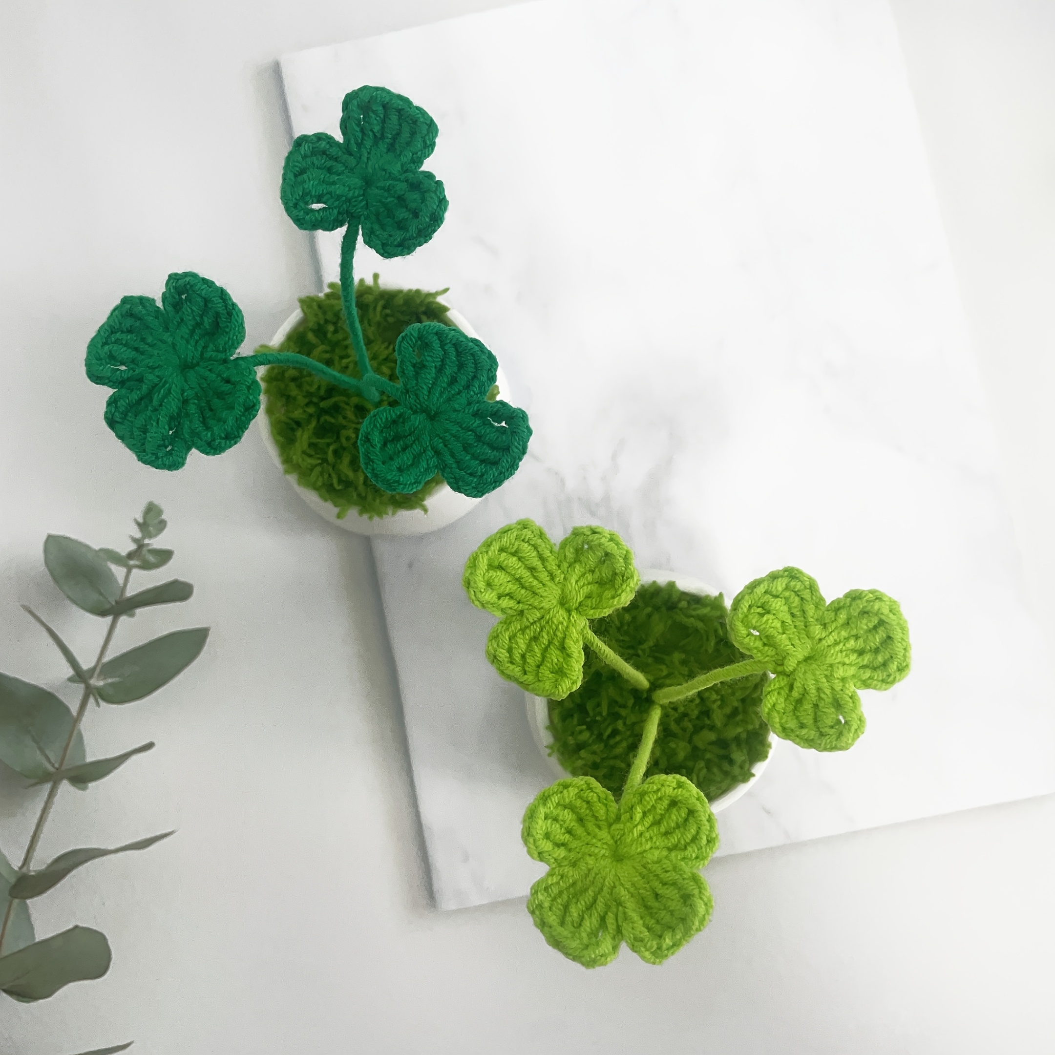 50 Stück Acryl Kleeblatt Ornamente – Vierblättrig, Grün, 0,8 X 1,7 Cm, Für Deko & Basteln