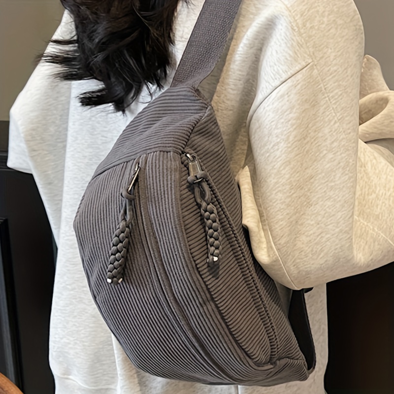 E-shop Eine neue, stylische einfarbige Cord-Schultertasche für Damen, mit einer lässigen, großen Kapazität und mehreren Fächern. Sie ist eine perfekte