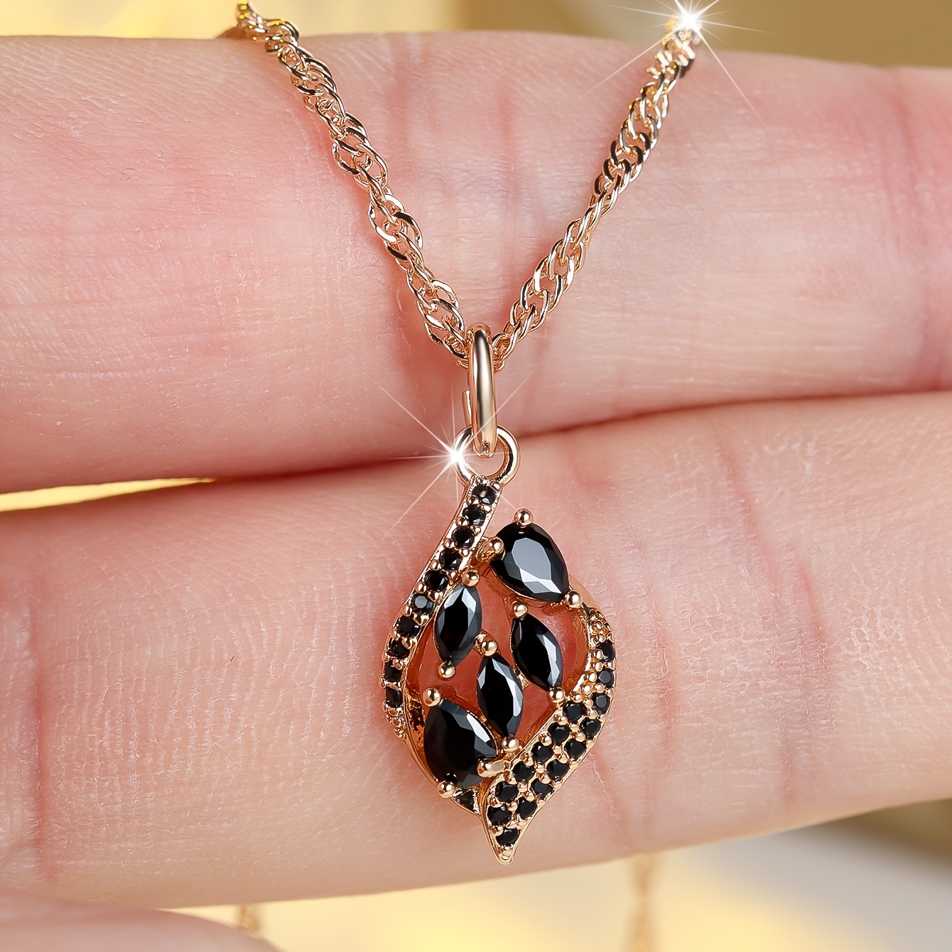 E-shop ANGOL Pferdeaugen Hohle Synthetische Zirkonia Halskette, Elegante, Luxuriöse und Exquisite Schmuckstücke, Geeignet Als Geschenk für