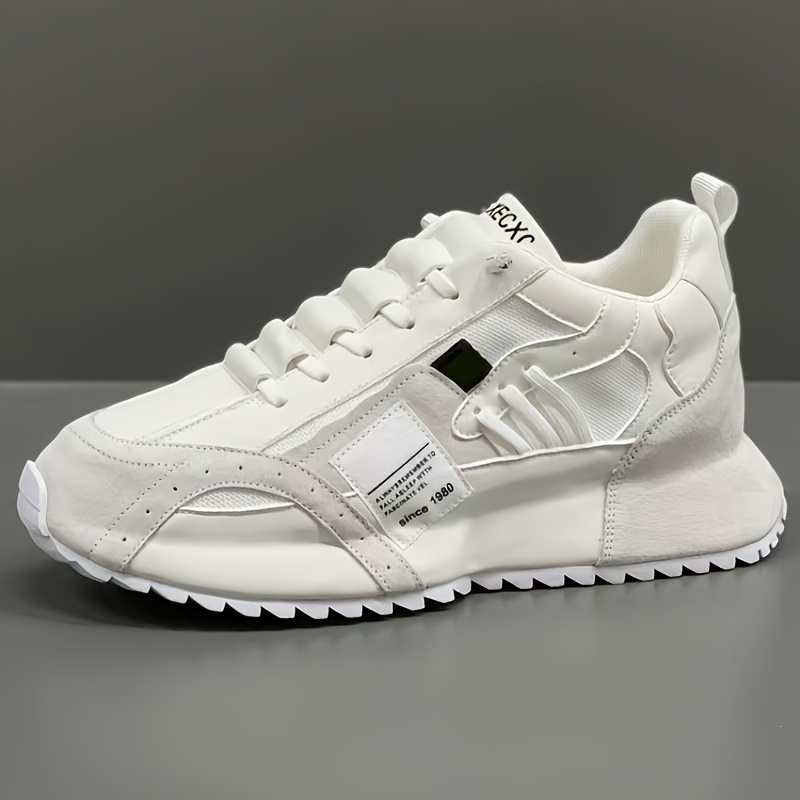 [Baskets] Chaussures de course sur route pour hommes disponibles en cinq couleurs, avec une coupe confortable et une augmentation de la hauteur visible. Ces chaussures de sport populaires conviennent à diverses occasions et à toutes les saisons, parfaites pour les activités de plein air et les entraînements.