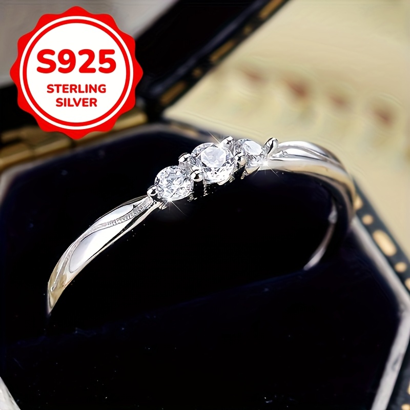 

An S925 Pure Silvery Exquisite White Synthetic Zirconia Ring For Women, Fashionable And Light Luxury, Wedding And Engagement Ring, A High-end Jewelry Gift For Her, 1.4g