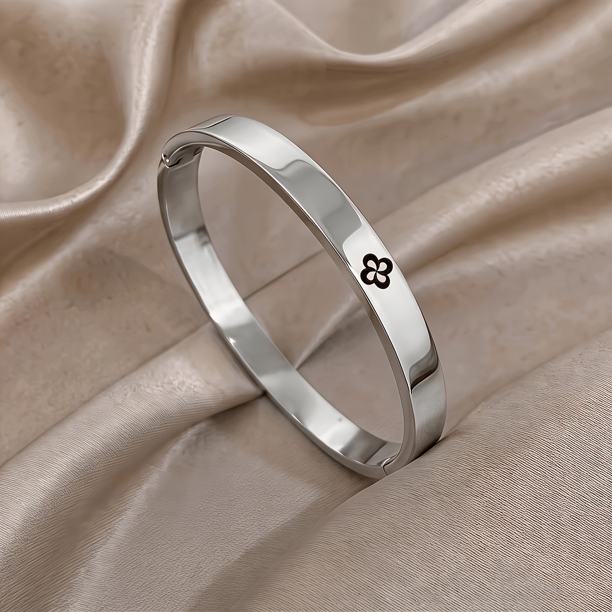 Minimalist 18K Gold Plated Floral Design Bracelet