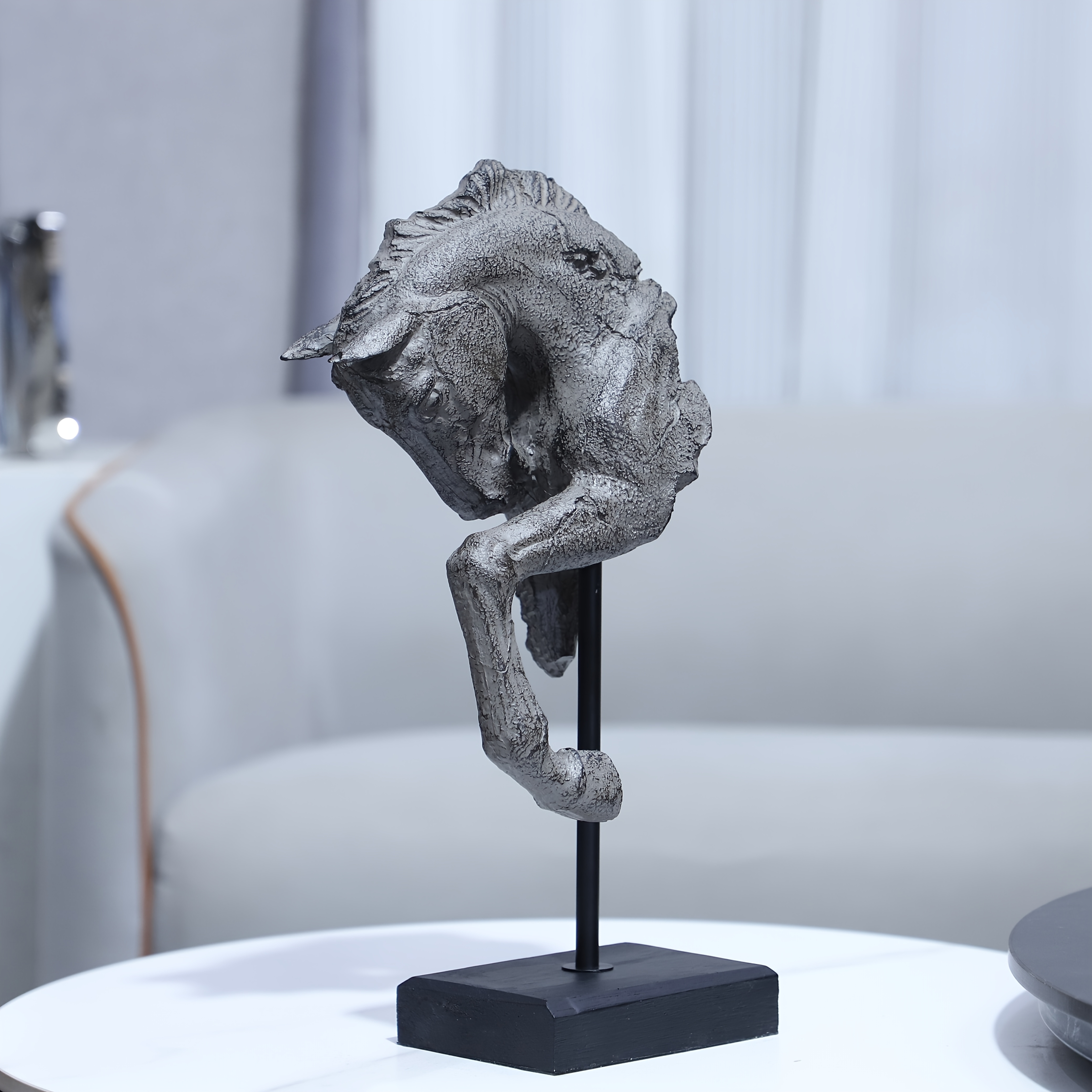 An American-Style Vintage General'S Leg-Lifting Horse Head Statue, Featuring a Sturdy Display Stand, Suitable for Indoor And Outdoor Decoration, Equine Wall Art for Home, Office