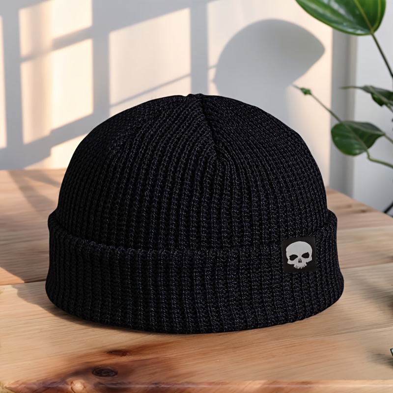 E-shop Strickmütze mit Totenkopf-Patch für Herren Damen, weiche bequeme randlose Outdoor-Mütze, stilvoll vielseitig