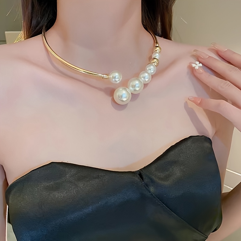 A Stylish Necklace for Women, Featuring a Easy Yet Bold Design with Faux Pearl Beads, Perfect for Everyday Parties