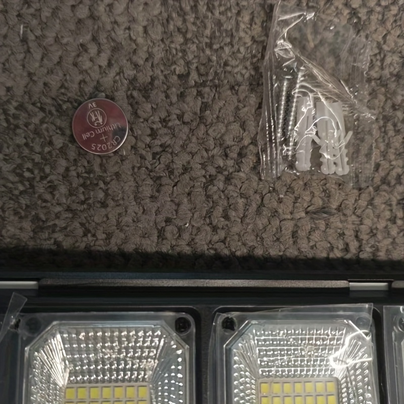   street light designed for outdoor use featuring waterproof capabilities a brightness of 6500k and 3000     with 504 144 leds this solar   light   with a foldable bracket and functions as   floodlight wit Product details 10