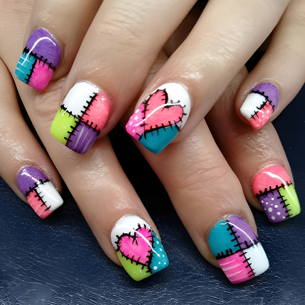 

Art de et cool avec un patch de cœur, un design de de couleurs carrés courts, des ongles à presser mignons et pour tous, parfaits pour et les vacances, 24 pièces de .