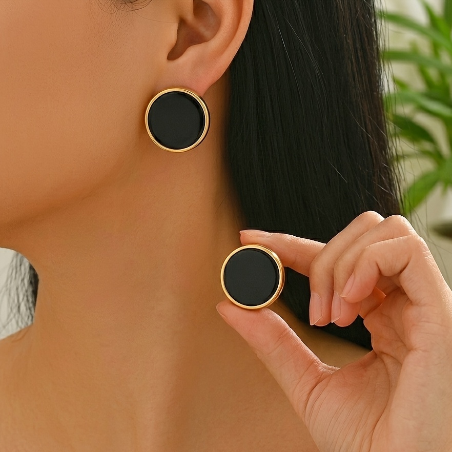 Image of 1 Pair Of Round Black Golden Stud Earrings, Featuring A Simple And Elegant Design, Suitable For Daily Commutes And Mature Women, Ideal As A Holiday Gift