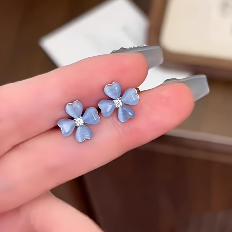 Women's Ice Blue Cat's Eye Four-Leaf Flower Stud Earring