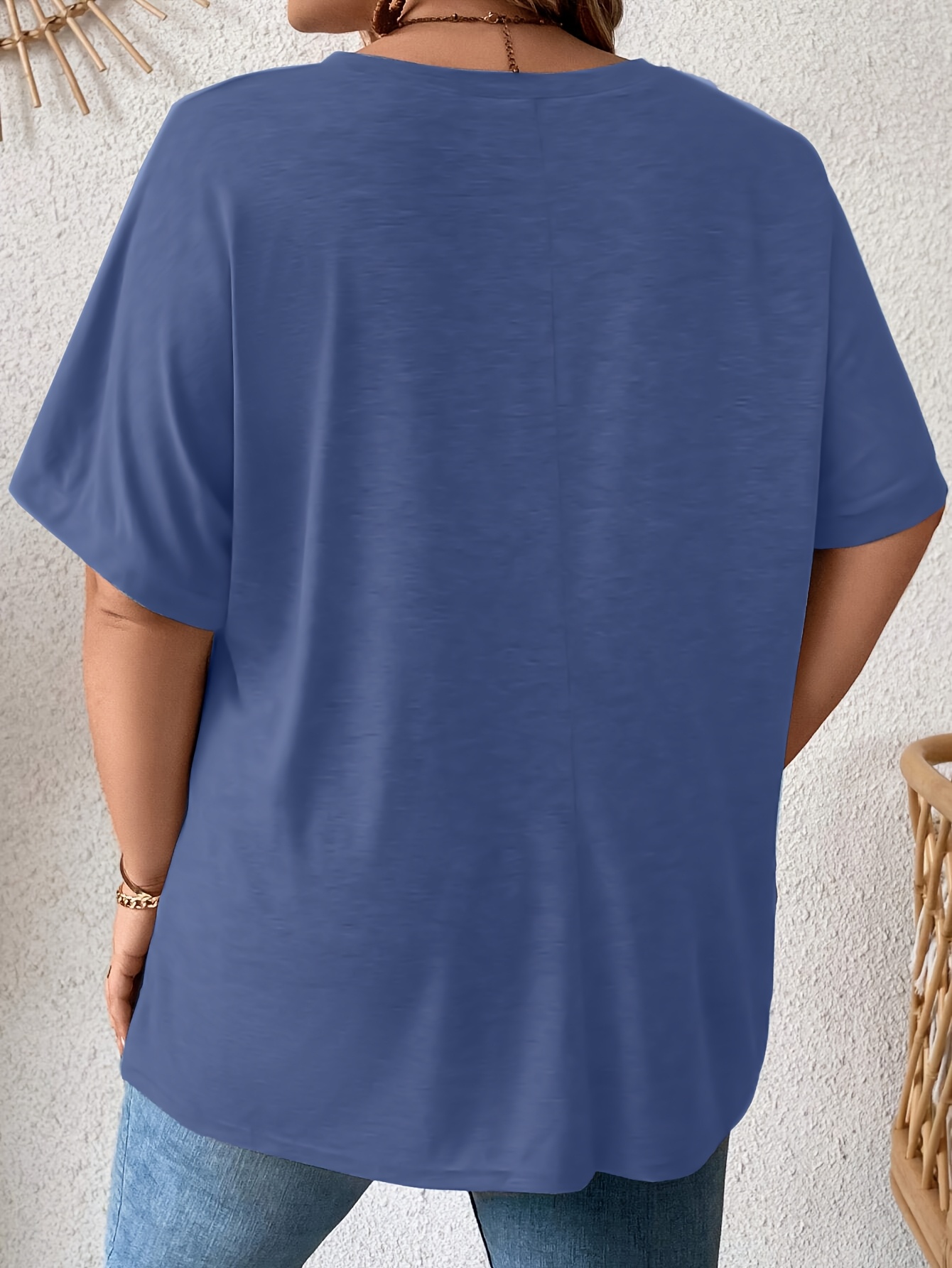 Plus Size Women's Casual Short Sleeve T-Shirt - Vibrant Purple Solid Color with Side Pockets, Relaxed Fit Round Neck, Medium Stretch Machine Washable Fabric for Spring/Summer Casual Attire, Ladies T Shirts, Versatile Clothing, Mediumstretch Material