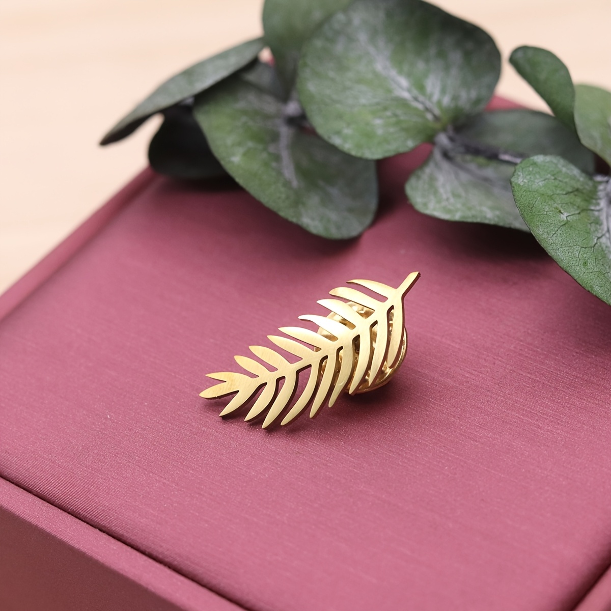 TEMU Men's Cutout Palm Leaf Brooch Hollow Outline Tropical Lapel Pin Formal Business Suit Coat Scarf Decorative Pin Elegant Gentleman Daily Vacation