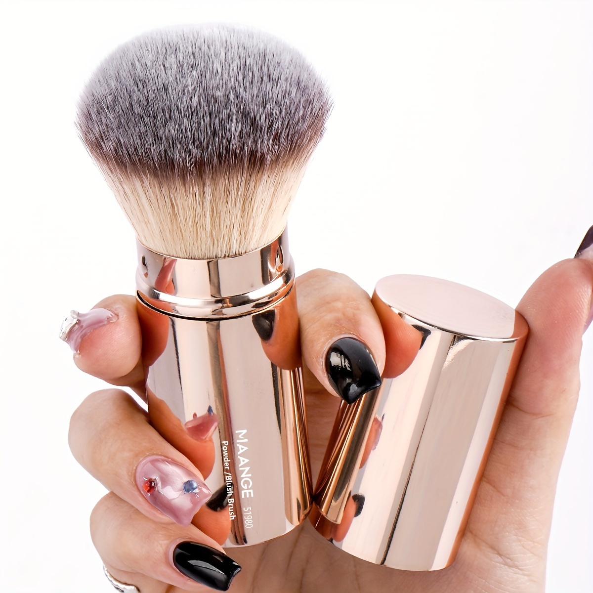 MAANGE High Quality Soft Bristles Retractable Makeup Brush