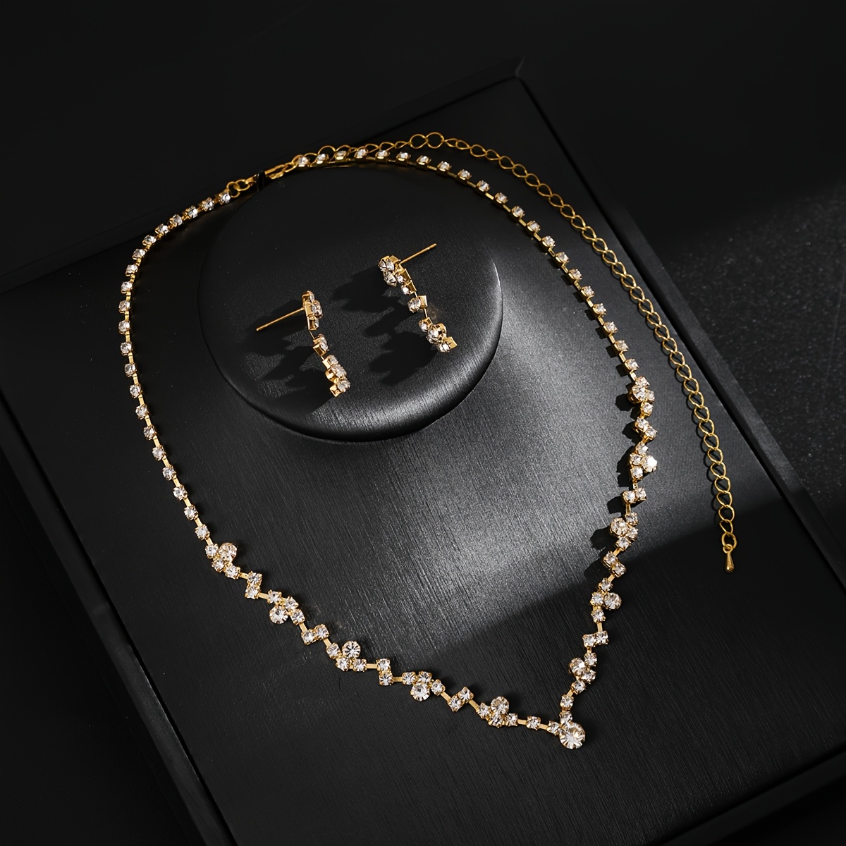 Image of Necklace And 1 Pair Earrings, Fashionable Wavy Golden Jewelry Set, Party Decoration