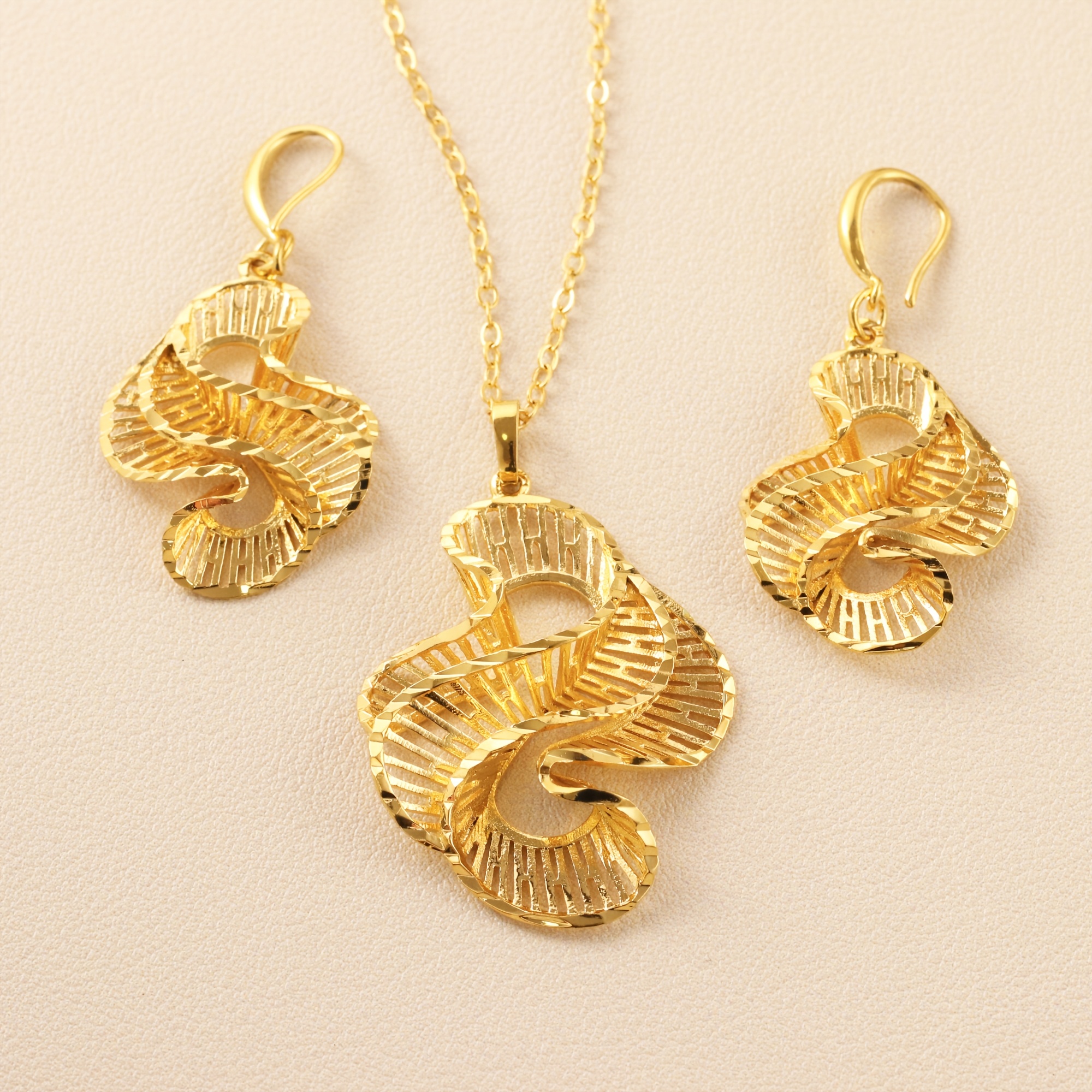 Image of [ 2pcs Set ] 5a Quality Light Hollowed Out Exquisite Carved Earrings Necklace High-end Design Party Wedding Valentine's Day Gift For Girlfriend And Wife Suitable For To Wear