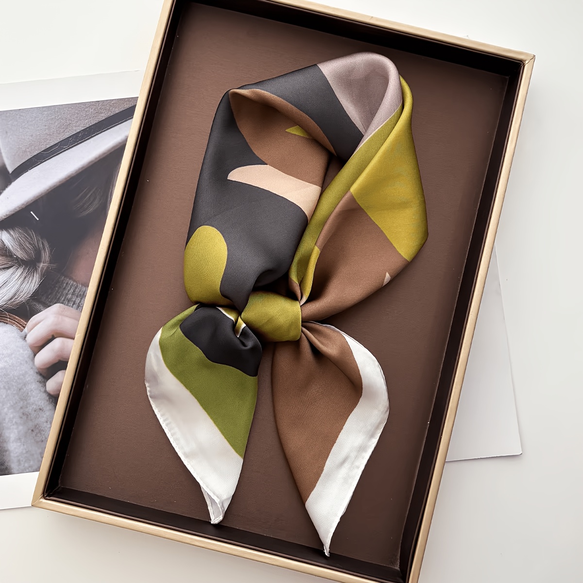 TEMU Foulard carré pour femme avec motif de design d'art animalier rétro, pare-soleil et coupe-vent, foulard multifonctionnel, châle, disponible en