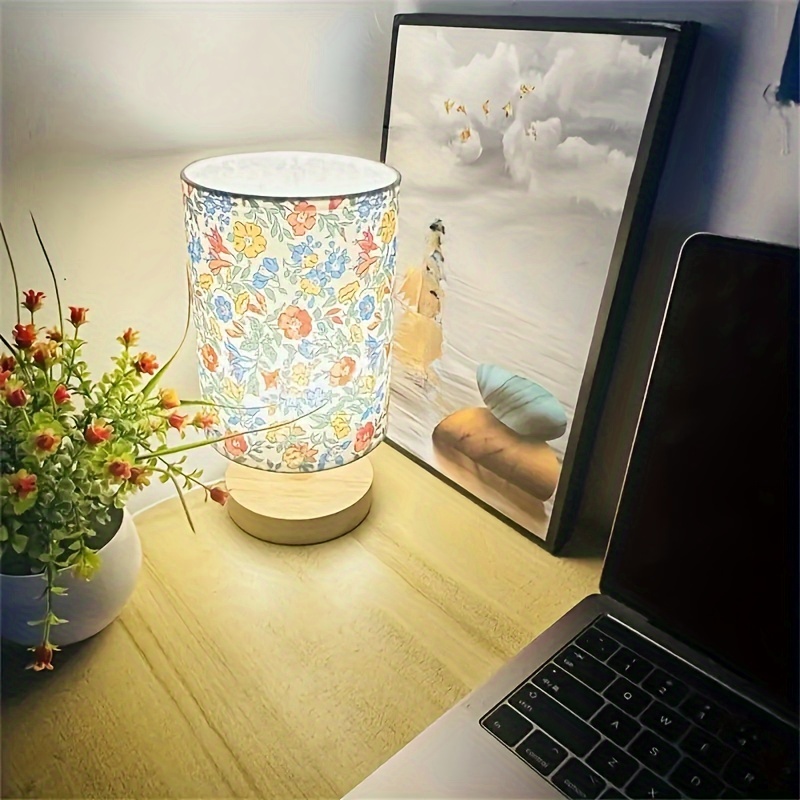 

Lampe de Bureau Rétro Chic d'Inspiration Nordique avec LED et Alimentation USB, Base en Bois à 3 Couleurs Dimmables - Idéale pour , , l'Étude & la Décoration de Salle à Manger, Cadeau de Fête Parfait