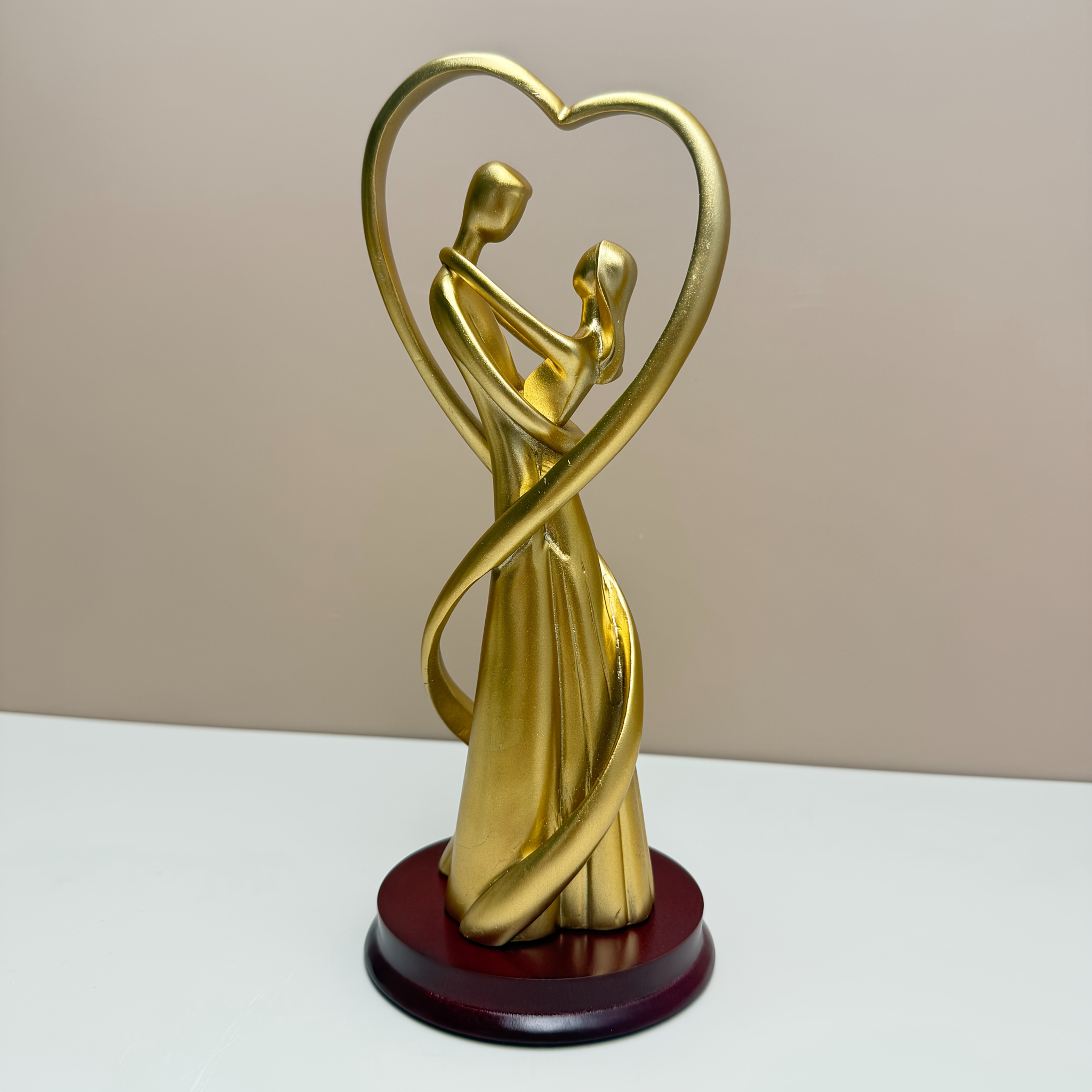 Couple Love Embrace Statue - Romantic Anniversary & Wedding Gift