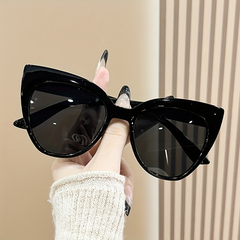 

Classic Cat Eye Glasses For Men And Women, Plastic Frame, Pc Lens, Universal Fit For Beach, Travel, And Water Sports