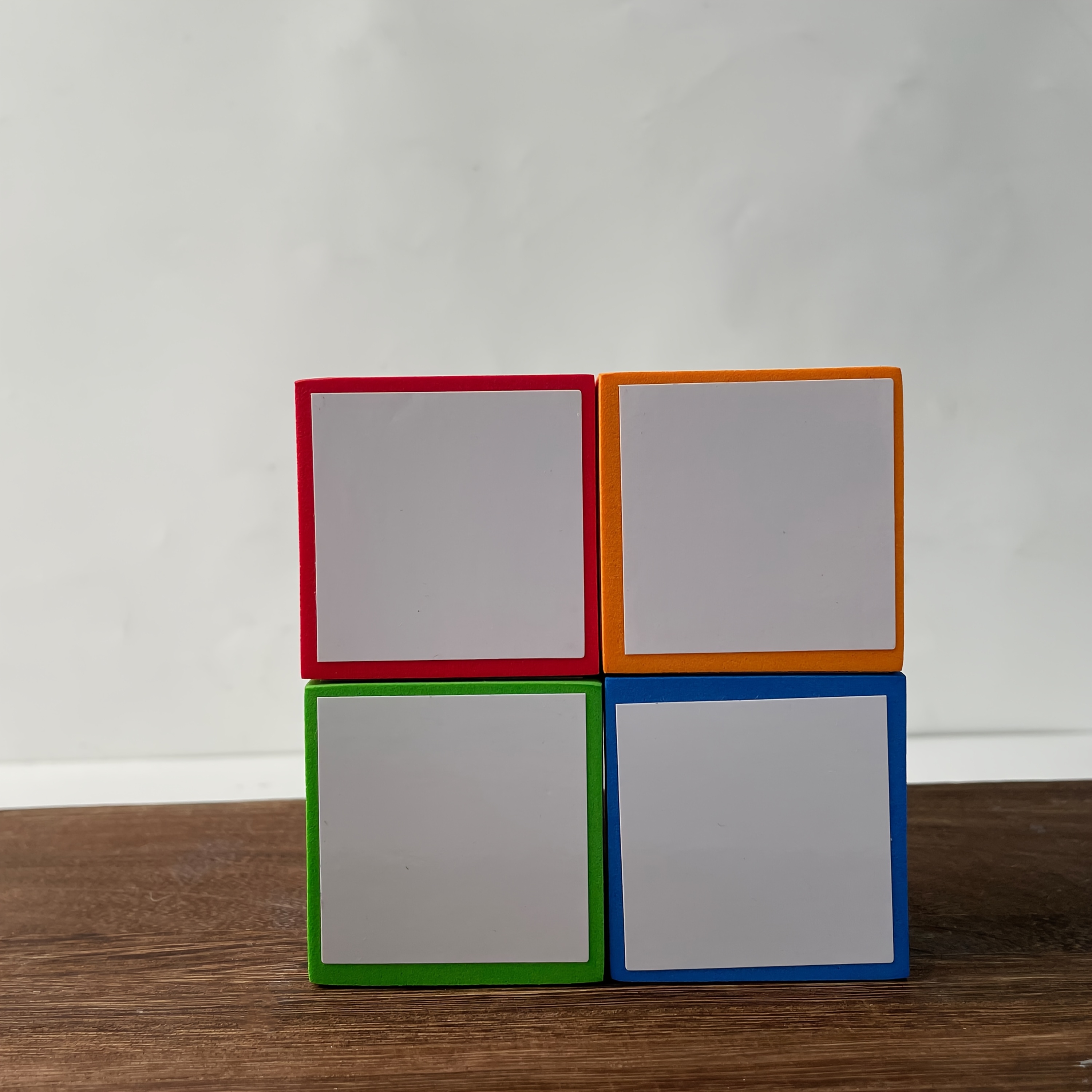 

Lot de 4 dés en mousse réutilisables et effaçables, en ABS, compatibles avec les à effacer, pour des jeux éducatifs et des fournitures d'apprentissage en classe