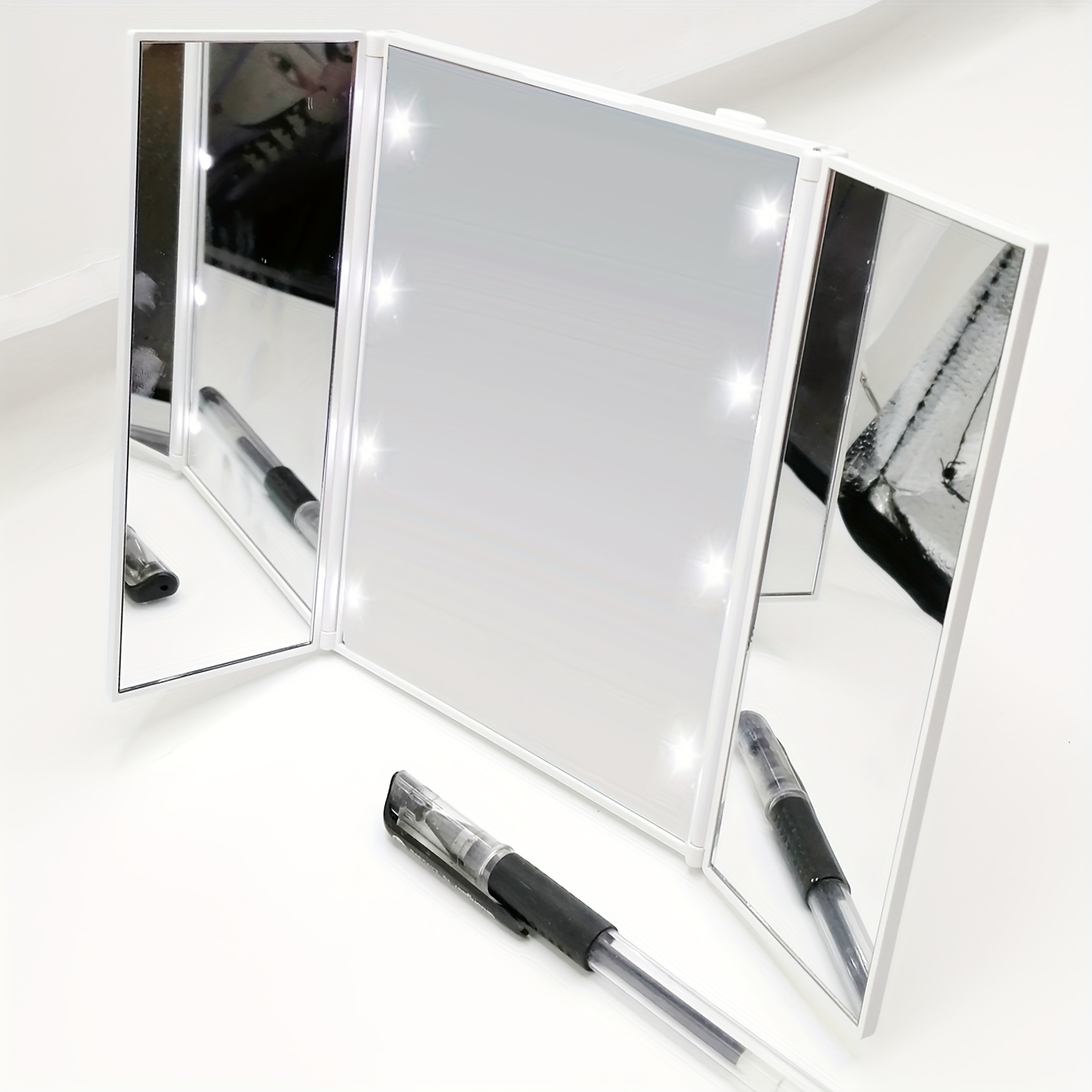 Espejo de tocador europeo, luz de lujo tallada para dormitorio, espejo de  maquillaje plegable, espejo triple de escritorio de tres lados - AliExpress