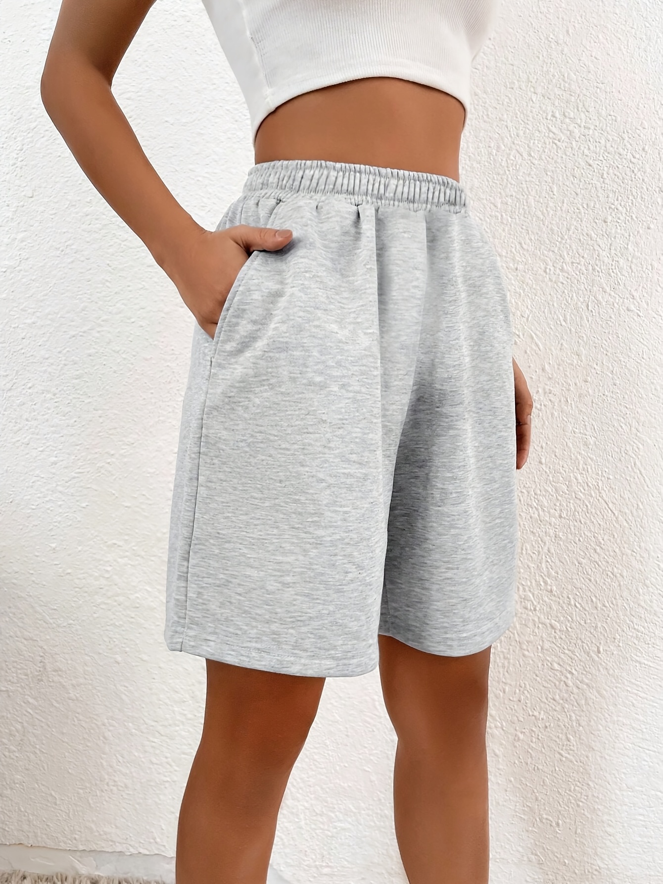 mädchen shorts, hellgraue lässige sportshorts, aus weichem und bequemem strickstoff, elastisches bund-design, lockere passform,   für den täglichen gebrauch zu hause und zum spielen im freien,  , einfacher und vielseitiger stil, für outdoor-aktivitäten
